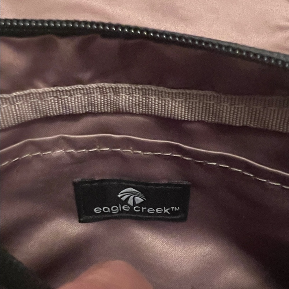 Eagle Creek Crossbody adjustable strap - Picture 4 of 8